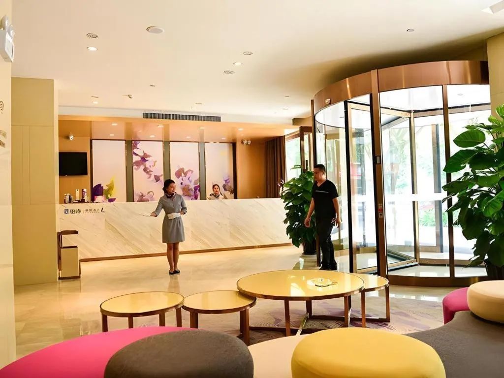 Lavande Hotel·Xishuangbanna Jinghong Songkran Square