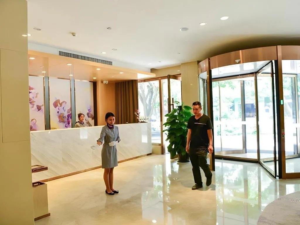 Lavande Hotel·Xishuangbanna Jinghong Songkran Square