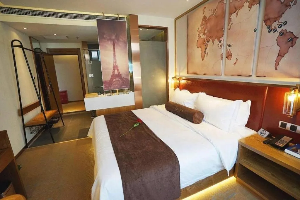 Bed in James Joyce Coffetel Beijing Yizhuang Rongjing East Street Subway Station