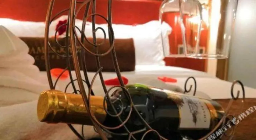 Bed in James Joyce Coffetel Beijing Yizhuang Rongjing East Street Subway Station