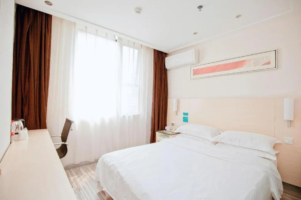 Bed in City Comfort Inn Yulin Bobai Pedestrian Street