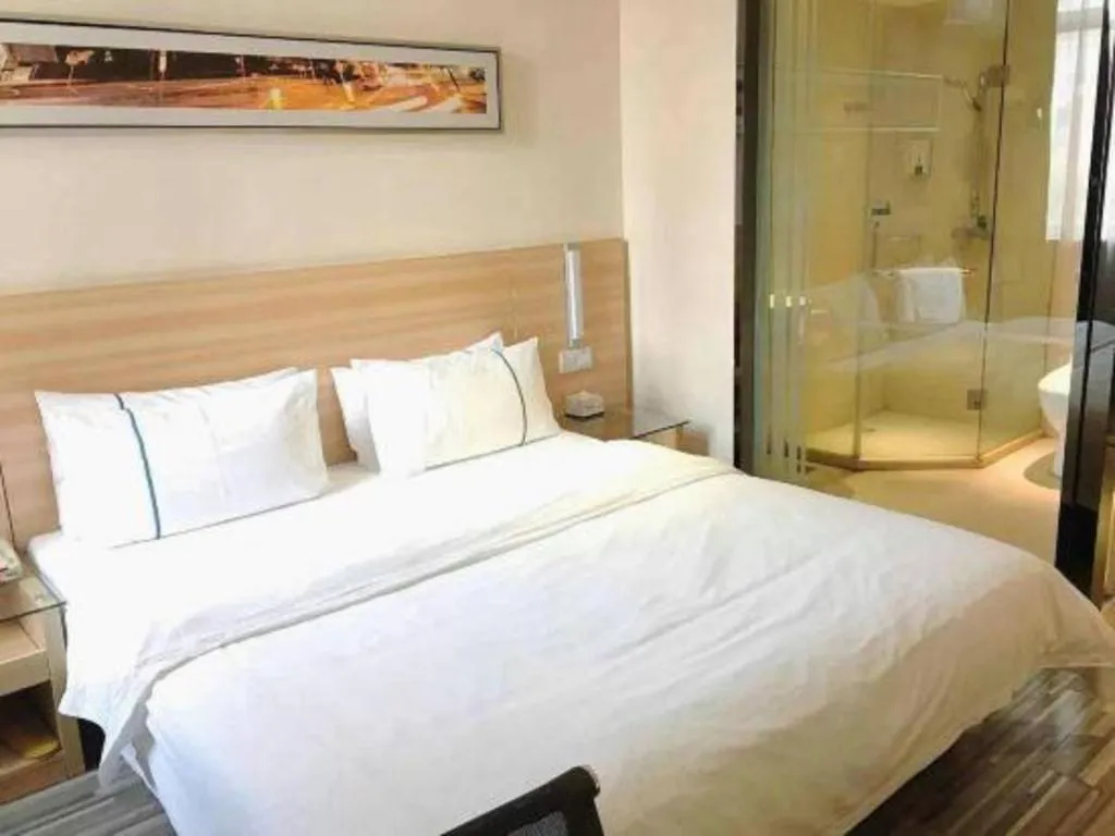 Bed in City Comfort Inn Chibi Railway Station