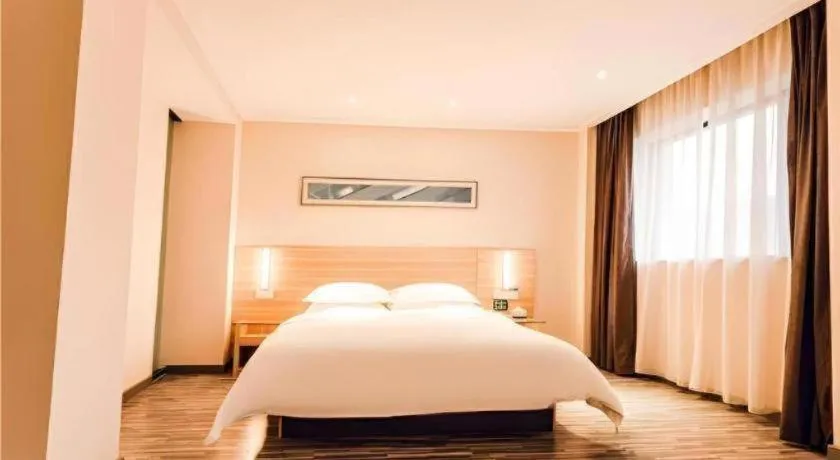 Bed in City Comfort Inn Chibi Railway Station