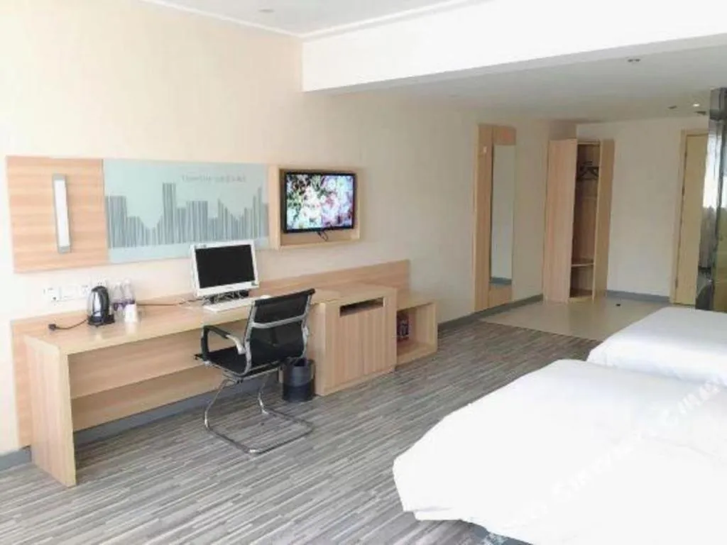 Bed in City Comfort Inn Chibi Railway Station