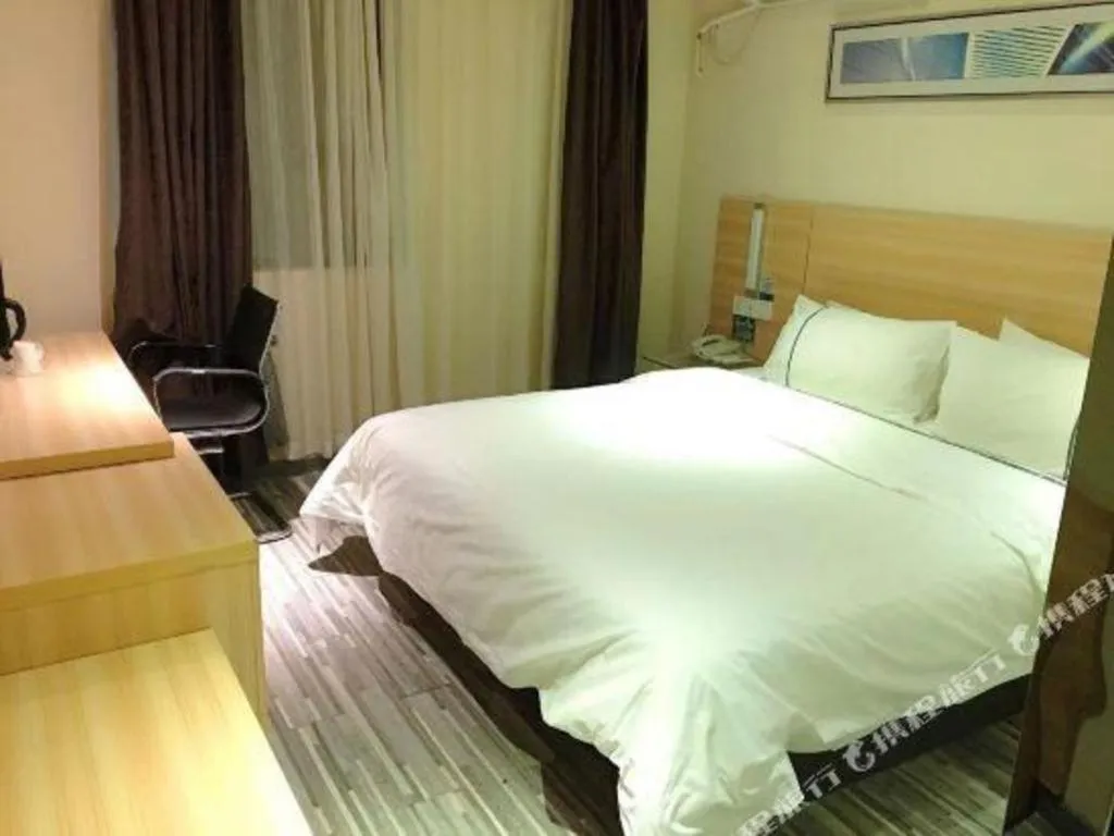 Bed in City Comfort Inn Chibi Railway Station