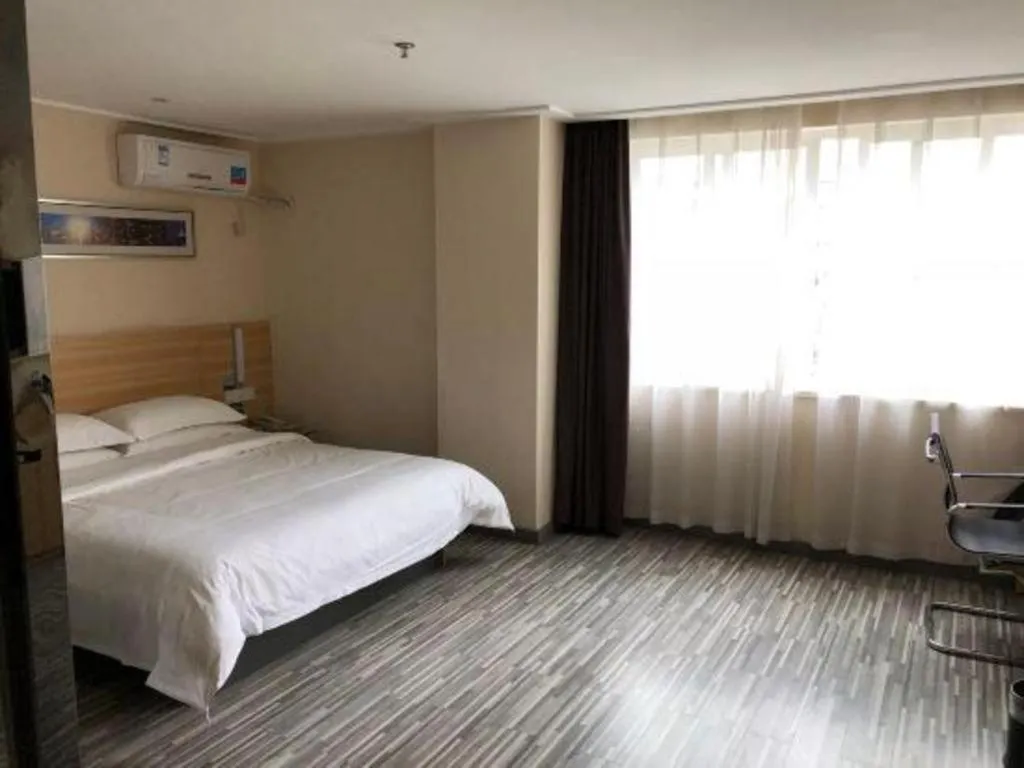 Bed in City Comfort Inn Chibi Railway Station