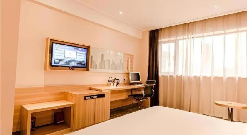 Bed in City Comfort Inn Chibi Railway Station