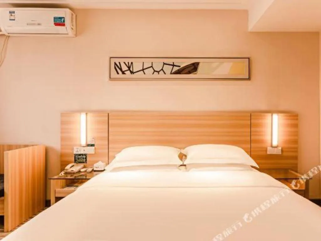 Bed in City Comfort Inn Chibi Railway Station