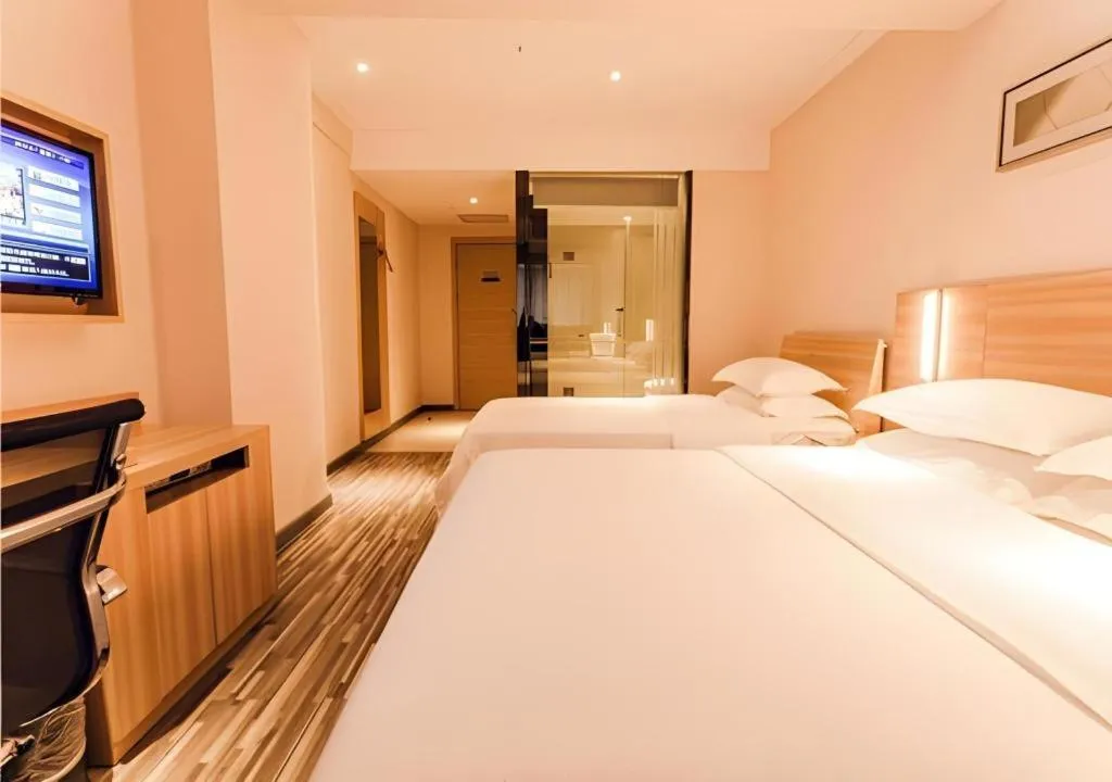 Bed in City Comfort Inn Chibi Railway Station