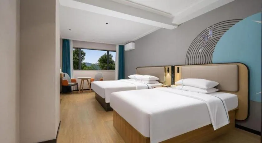 Bed in City Comfort Inn Chibi Railway Station