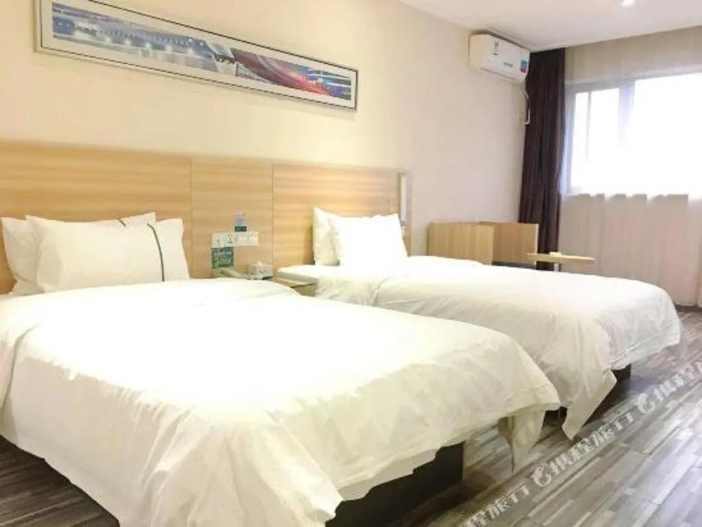 Bed in City Comfort Inn Chibi Railway Station