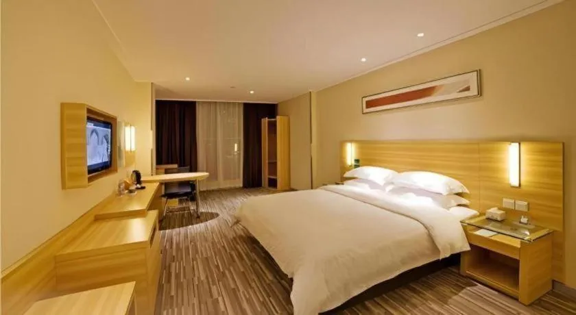 Bed in City Comfort Inn Zhongshan Shaxi Starbao Rosewood Expo City