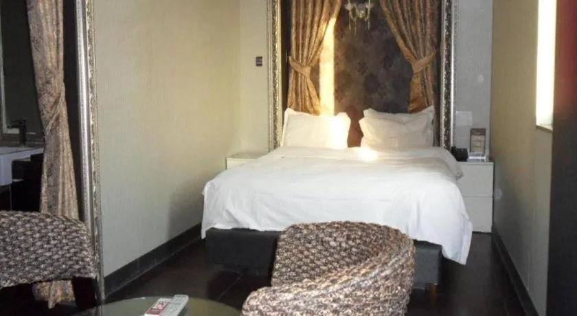 Bed in Qingdao Hengbo Hotel