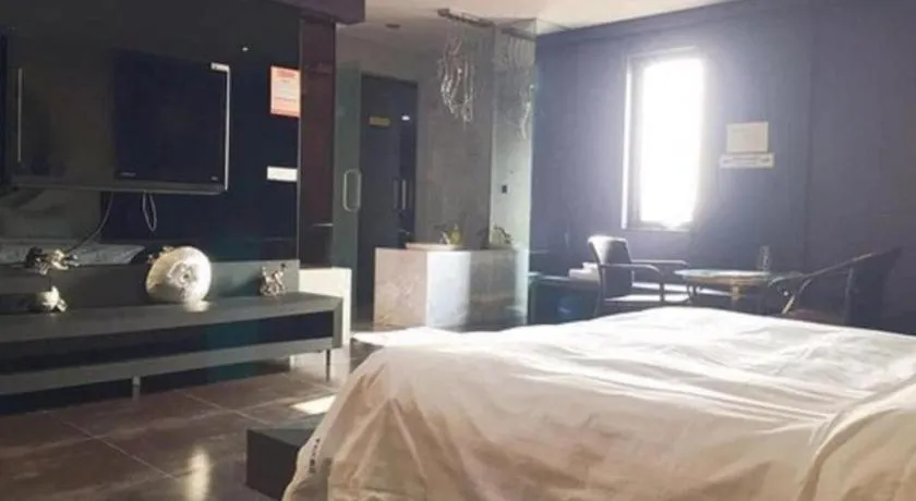 Bed in Qingdao Hengbo Hotel