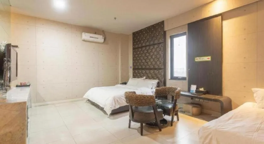 Bed in Qingdao Hengbo Hotel