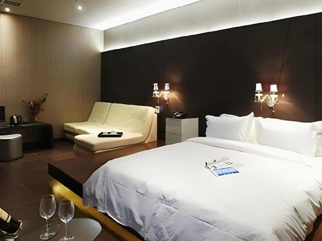 Bed in Qingdao Hengbo Hotel