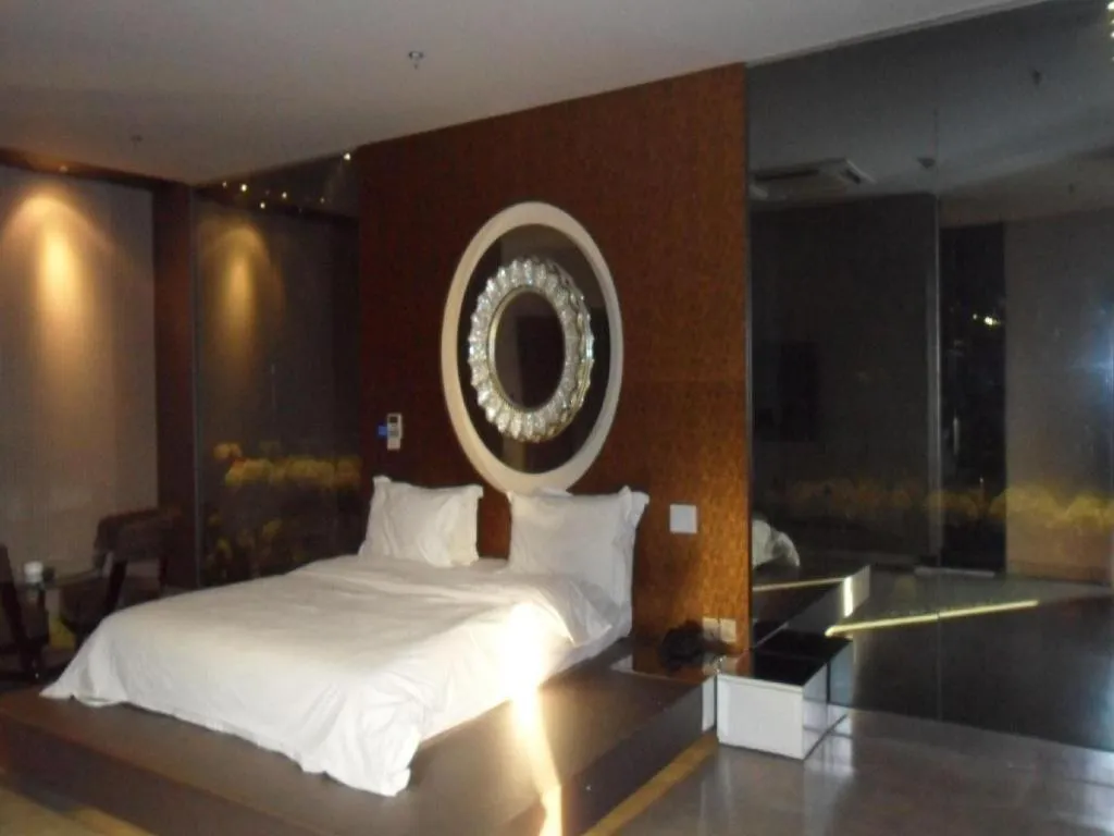 Bed in Qingdao Hengbo Hotel