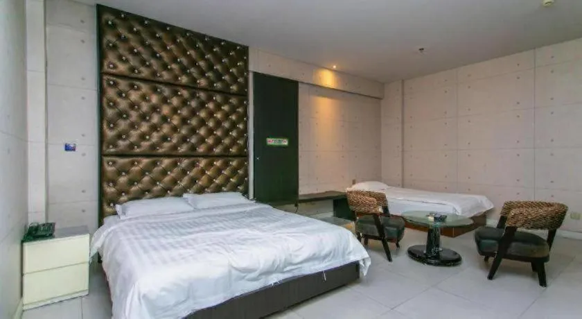 Bed in Qingdao Hengbo Hotel