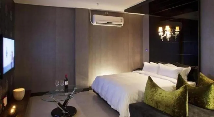 Bed in Qingdao Hengbo Hotel