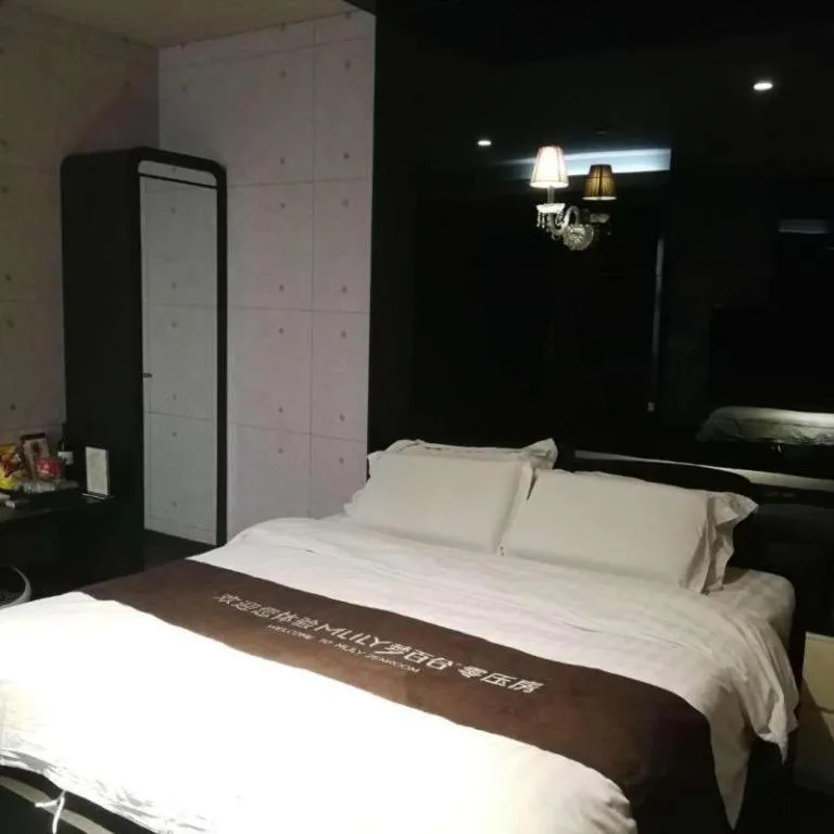 Bed in Qingdao Hengbo Hotel