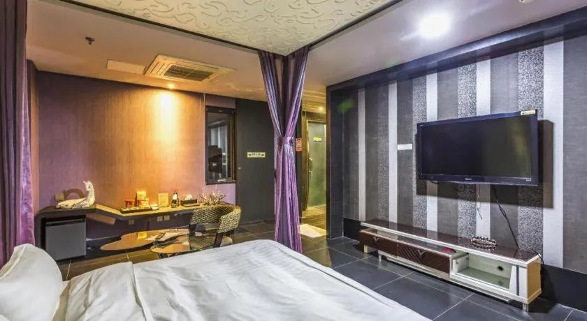 Bed in Qingdao Hengbo Hotel