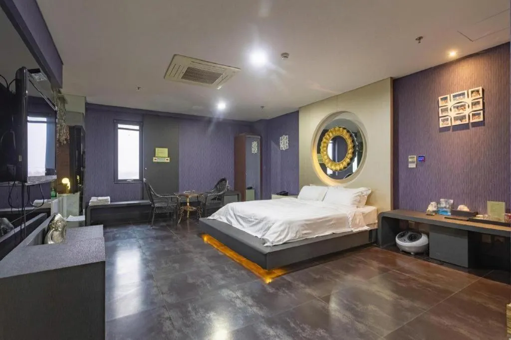 Bed in Qingdao Hengbo Hotel