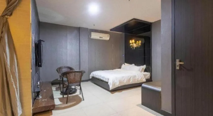 Bed in Qingdao Hengbo Hotel