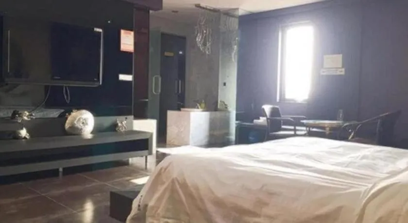 Bed in Qingdao Hengbo Hotel