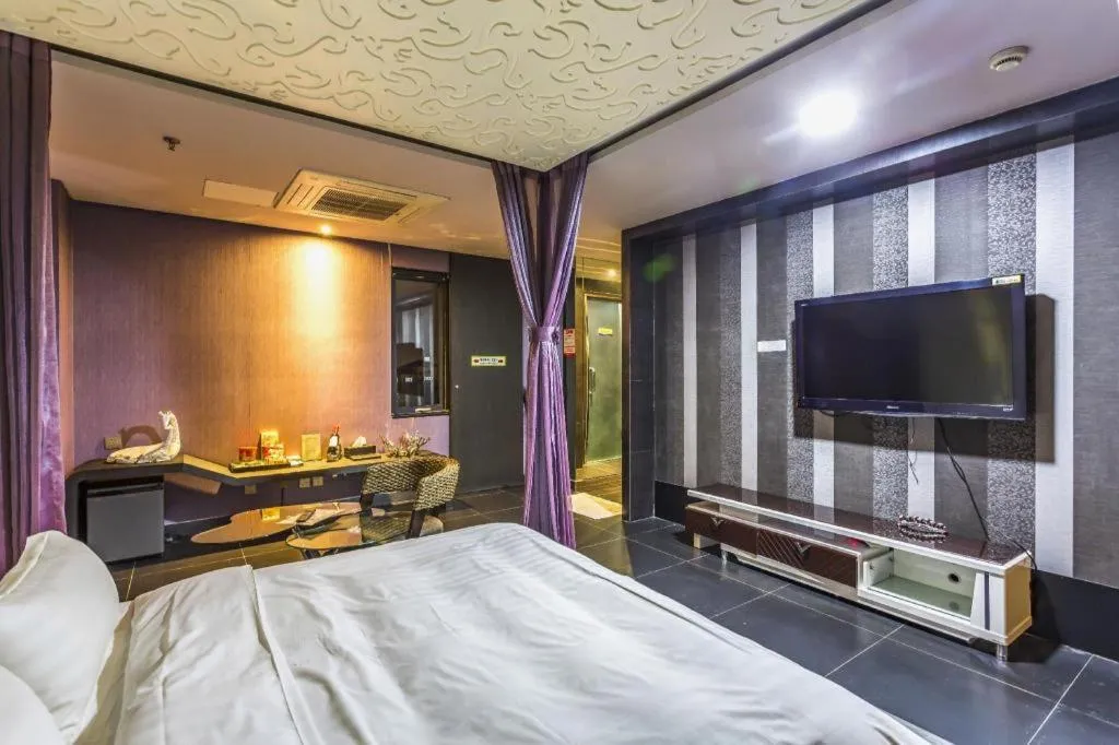 Bed in Qingdao Hengbo Hotel