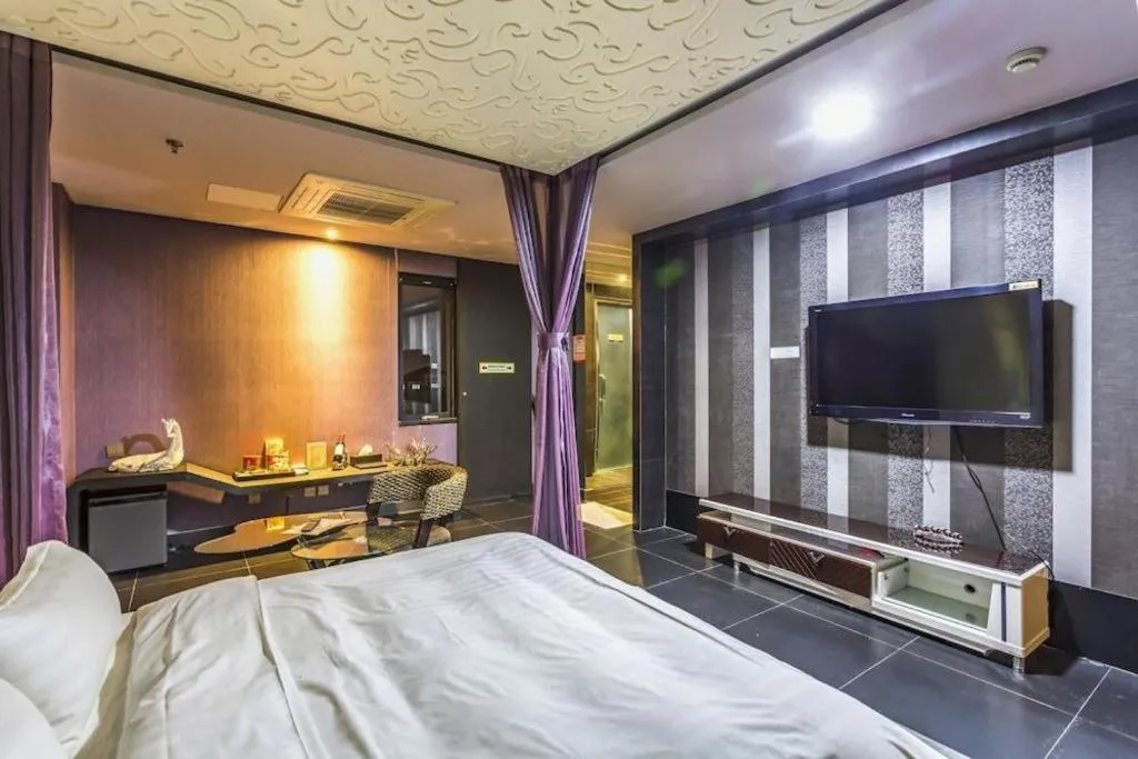 Bed in Qingdao Hengbo Hotel