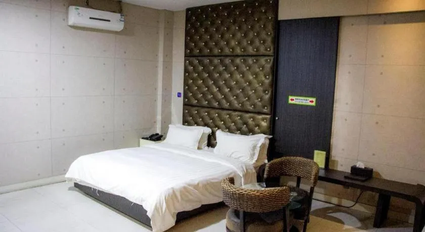 Bed in Qingdao Hengbo Hotel