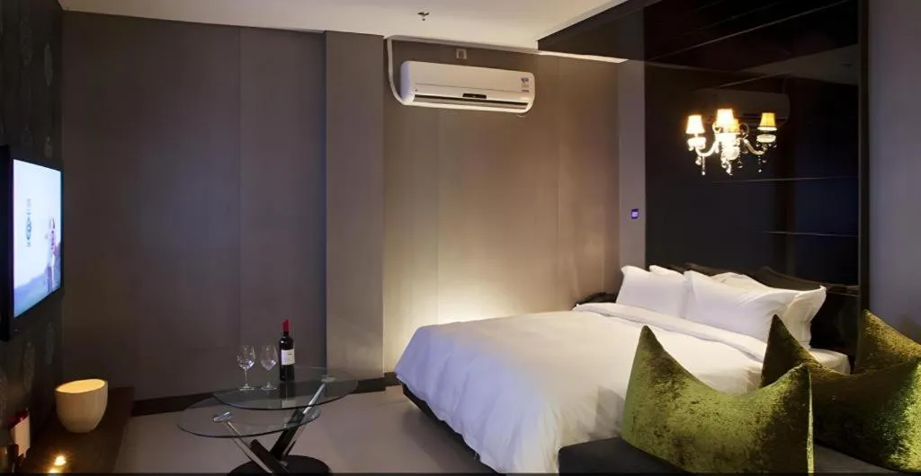 Bed in Qingdao Hengbo Hotel