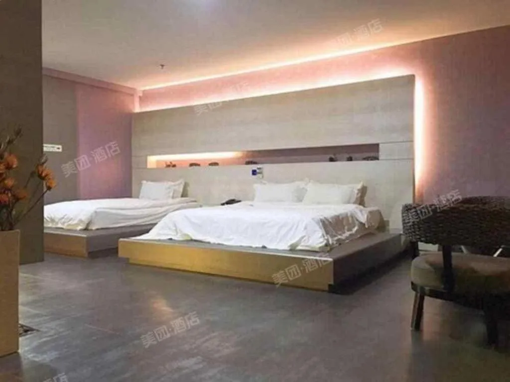 Bed in Qingdao Hengbo Hotel