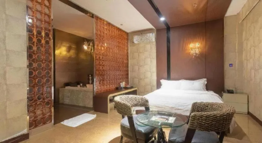 Bed in Qingdao Hengbo Hotel