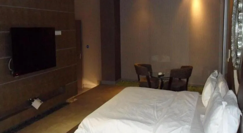 Bed in Qingdao Hengbo Hotel