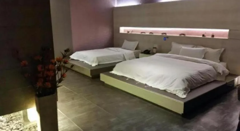 Bed in Qingdao Hengbo Hotel