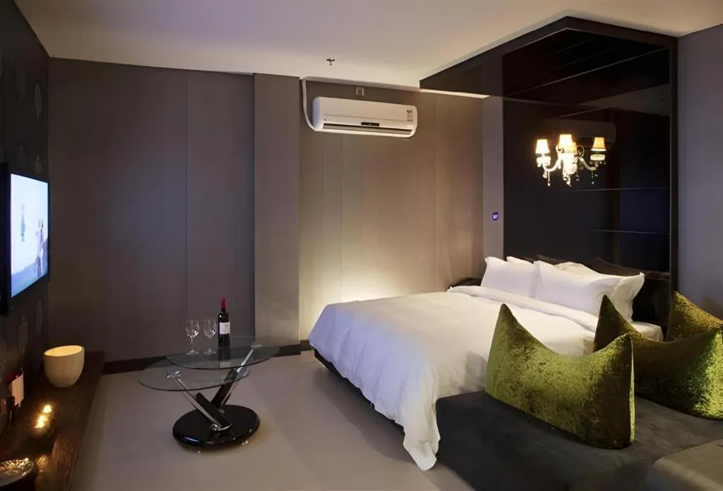 Bed in Qingdao Hengbo Hotel