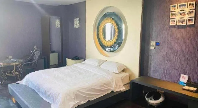 Bed in Qingdao Hengbo Hotel