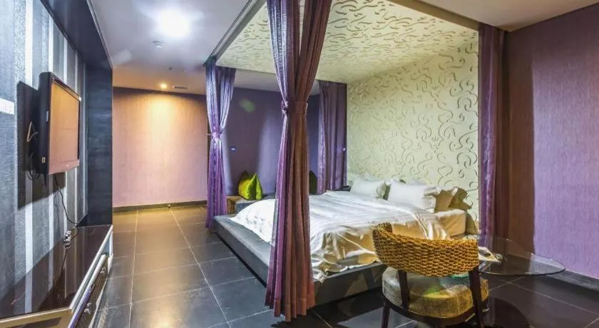 Bed in Qingdao Hengbo Hotel