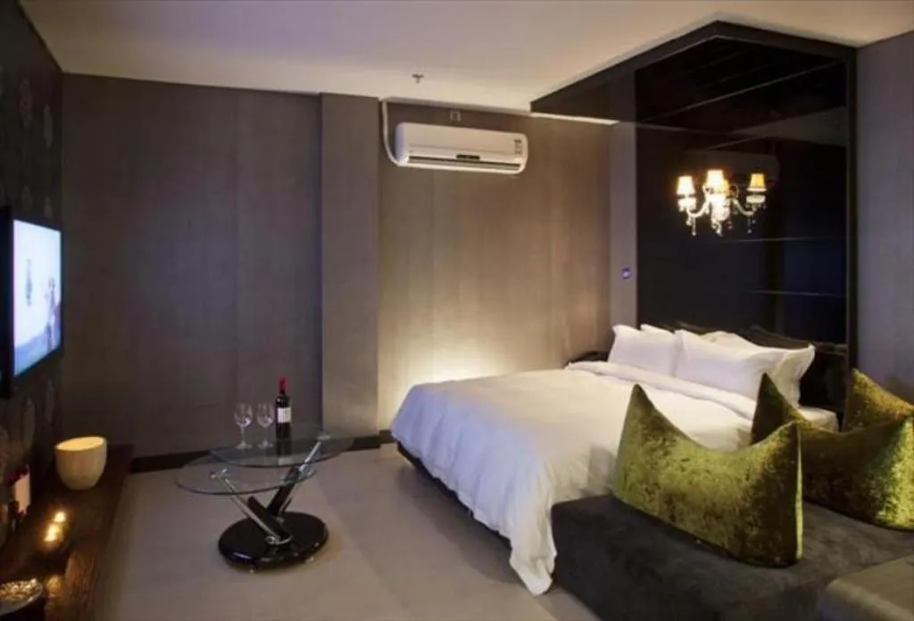 Bed in Qingdao Hengbo Hotel