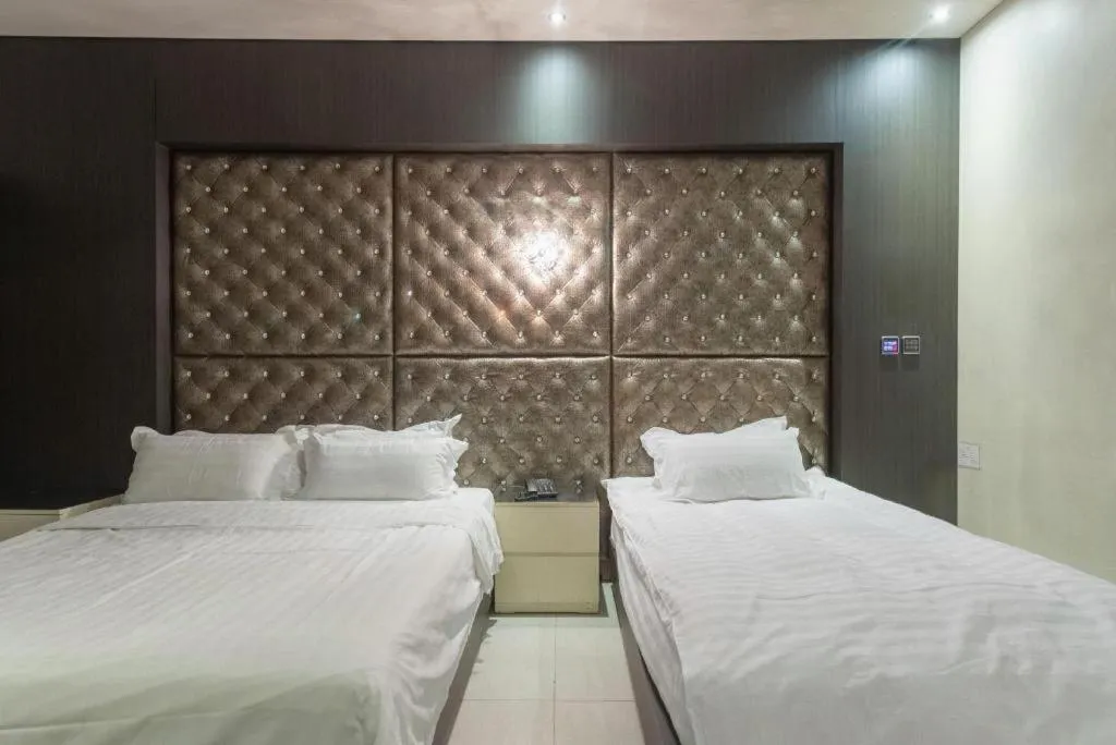 Bed in Qingdao Hengbo Hotel