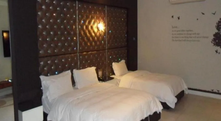 Bed in Qingdao Hengbo Hotel