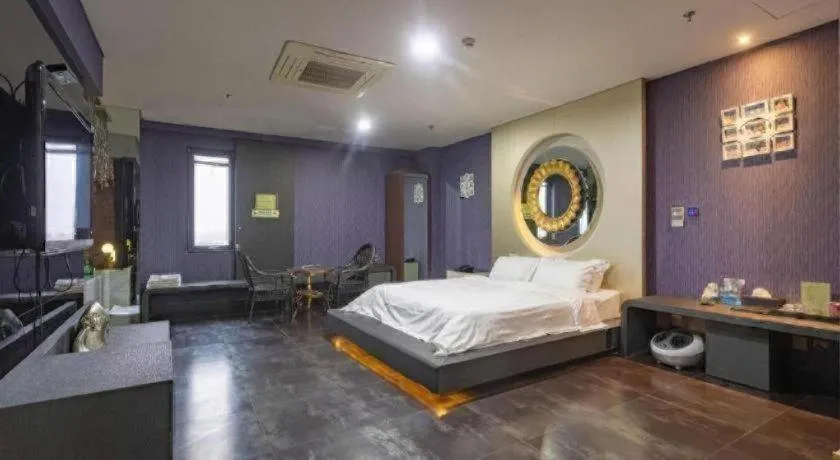 Bed in Qingdao Hengbo Hotel