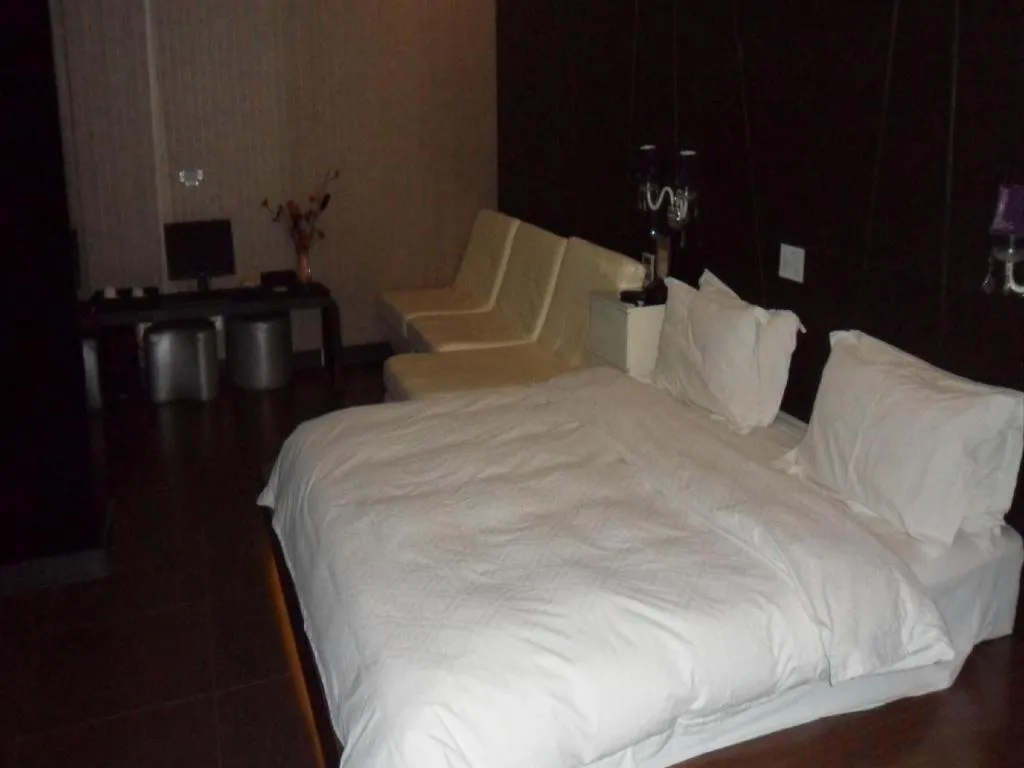 Bed in Qingdao Hengbo Hotel