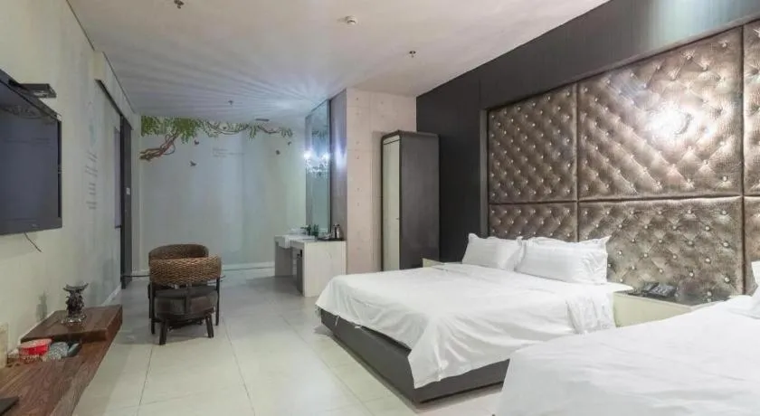 Bed in Qingdao Hengbo Hotel