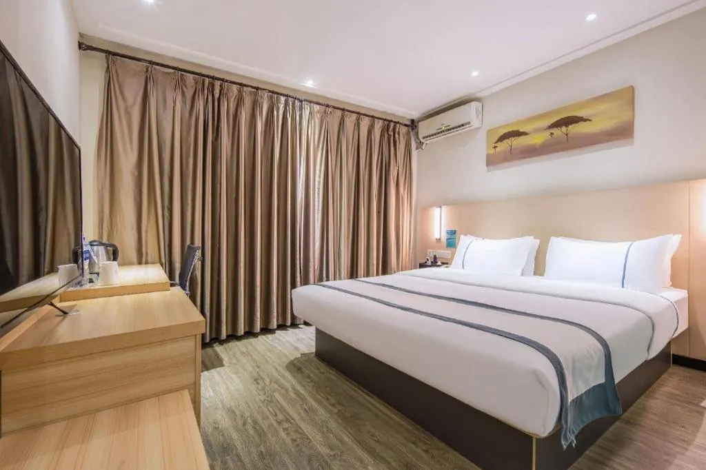 Bed in City Comfort Inn Wuzhou Wangcheng Square