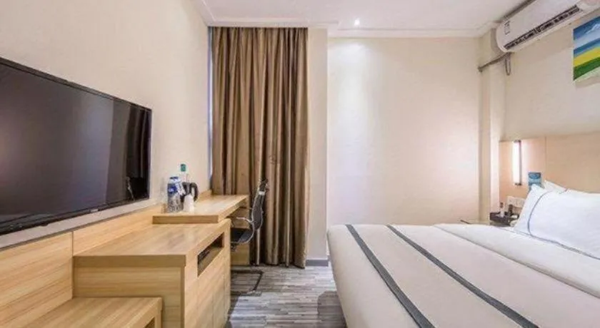Bed in City Comfort Inn Wuzhou Wangcheng Square