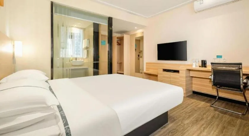 Bed in City Comfort Inn Wuzhou Wangcheng Square