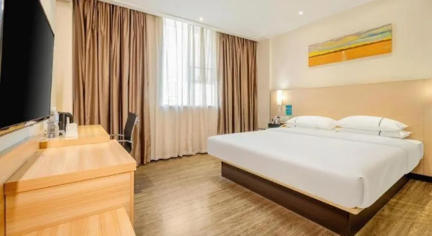 Bed in City Comfort Inn Wuzhou Wangcheng Square