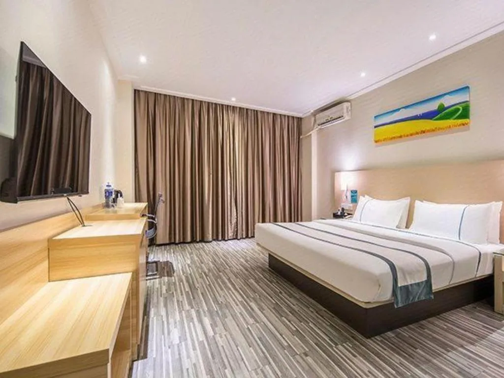 Bed in City Comfort Inn Wuzhou Wangcheng Square